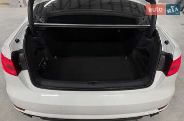 Седан Audi A4 2017 в 