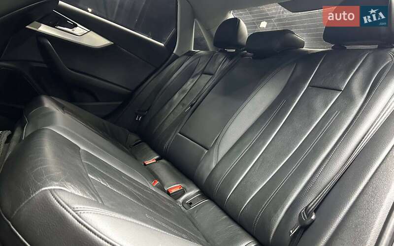 Седан Audi A4 2015 в Черновцах