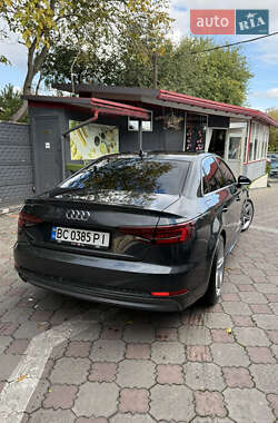 Седан Audi A4 2018 в Львове