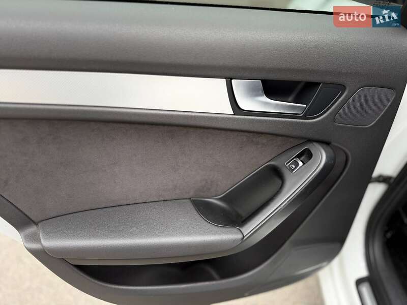 Седан Audi A4 2012 в Киеве