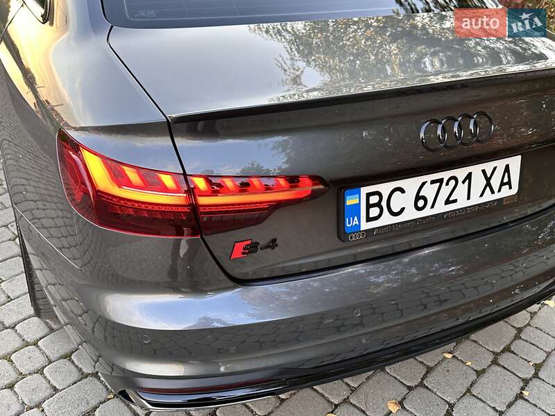 Седан Audi A4 2024 в Львове