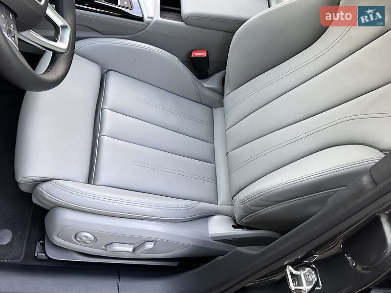 Седан Audi A4 2024 в Львове