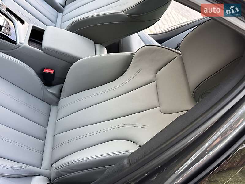 Седан Audi A4 2024 в Львове