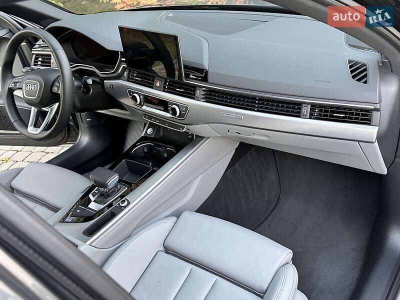Седан Audi A4 2024 в Львове