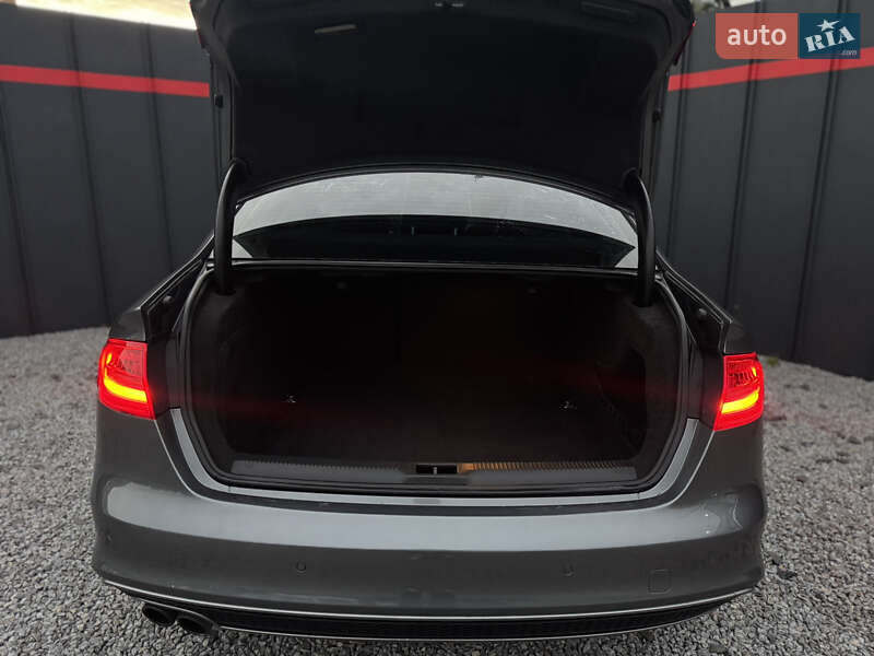 Седан Audi A4 2014 в Луцке