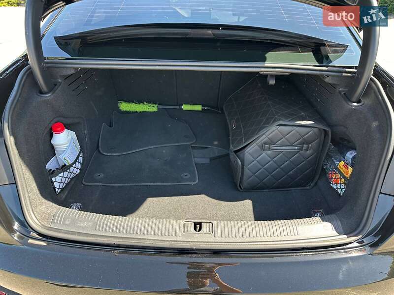 Седан Audi A4 2018 в Харькове