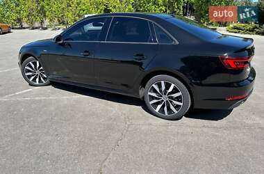 Седан Audi A4 2018 в 