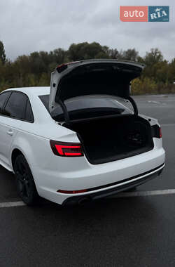 Седан Audi A4 2018 в 