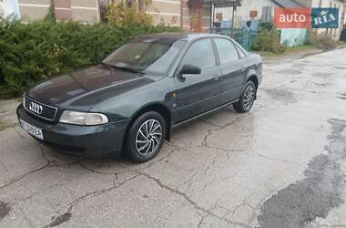 Седан Audi A4 1996 в Хотине