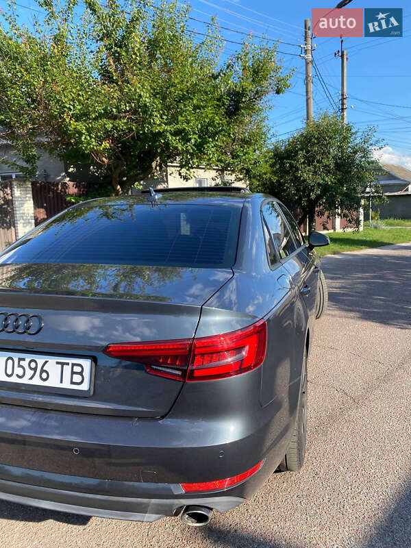 Седан Audi A4 2016 в Киеве