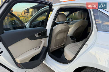 Седан Audi A4 2020 в 