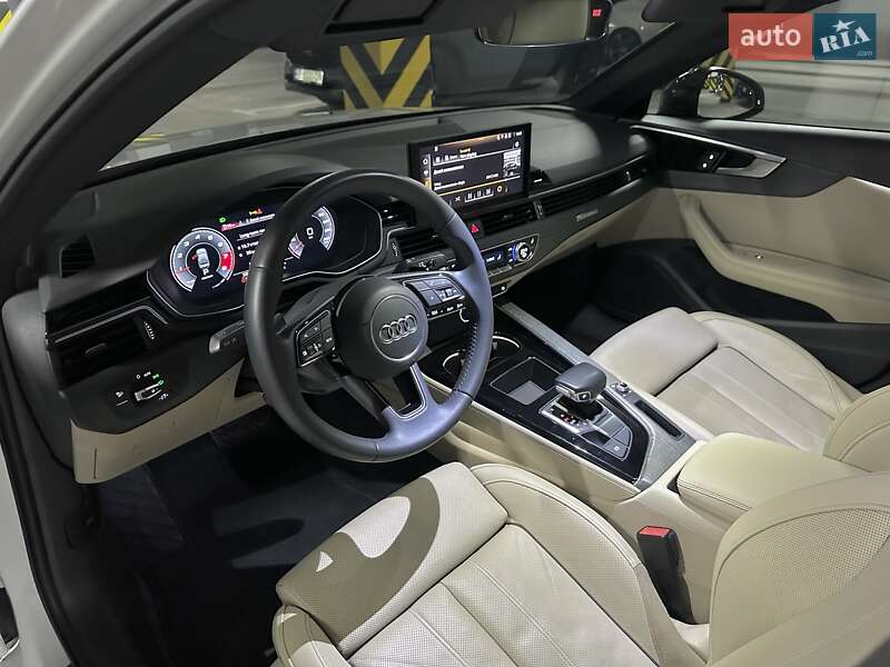 Седан Audi A4 2020 в Дніпрі