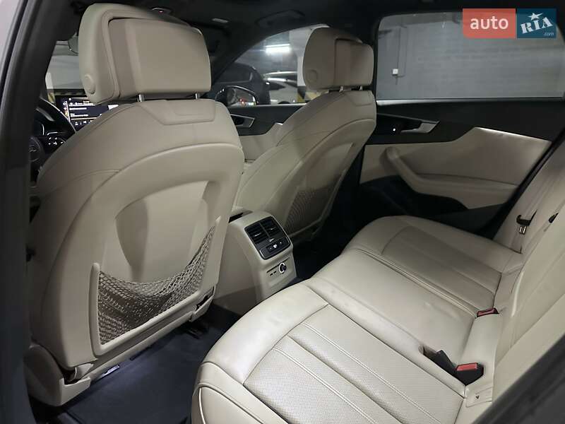 Седан Audi A4 2020 в Дніпрі