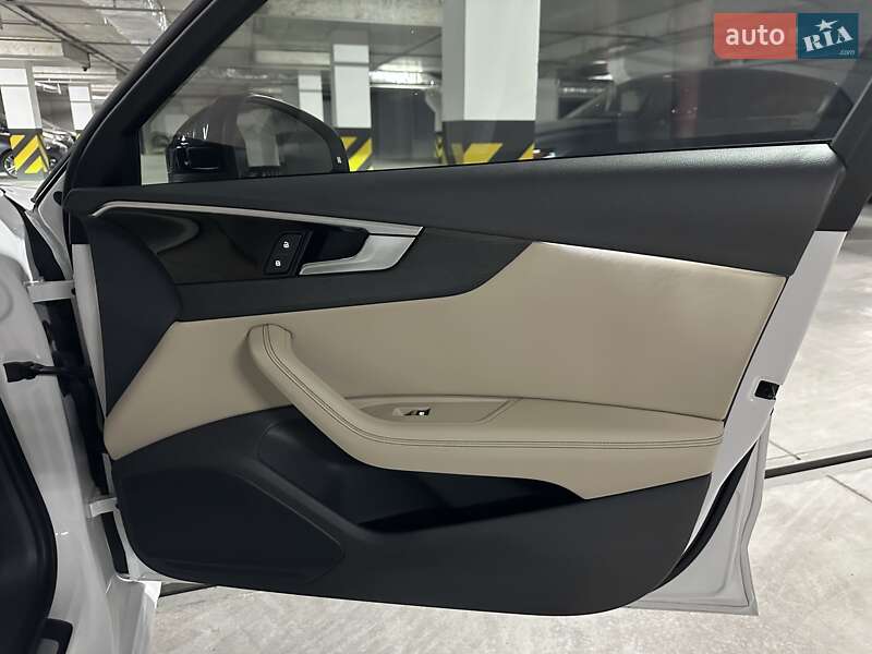 Седан Audi A4 2020 в Дніпрі