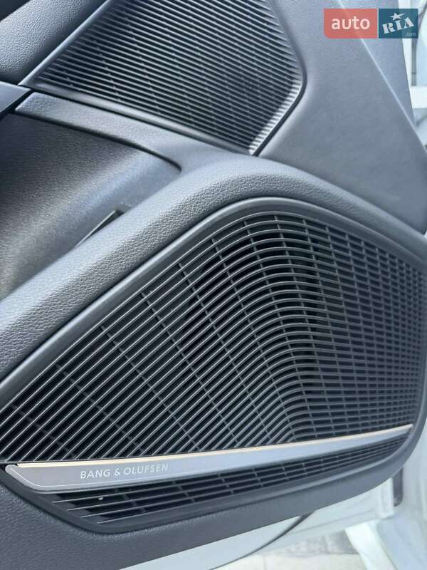 Седан Audi A4 2020 в Перечині