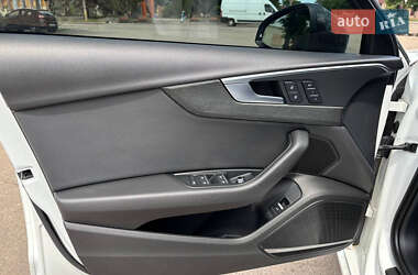 Седан Audi A4 2016 в 