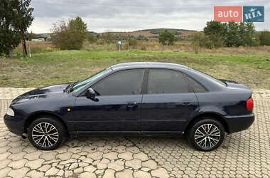 Седан Audi A4 1997 в  фото 3 Седан Audi A4 1997 в