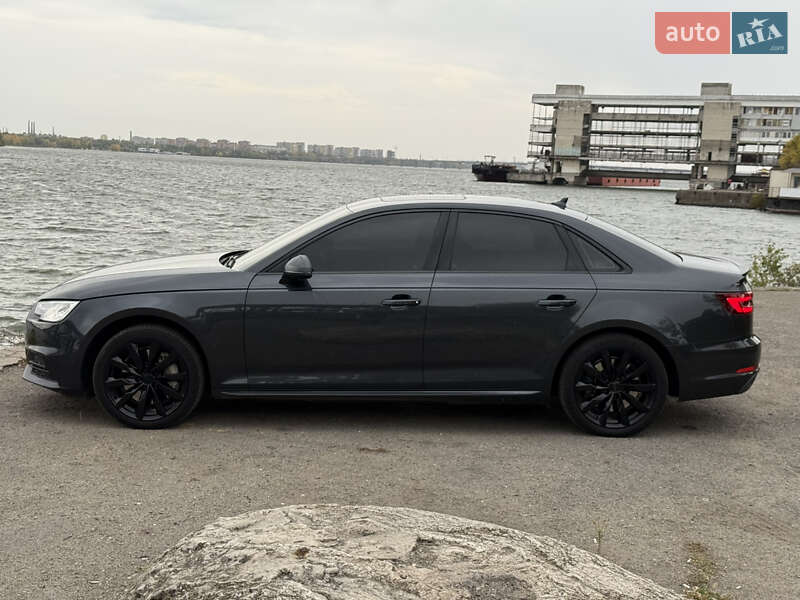 Седан Audi A4 2017 в Днепре