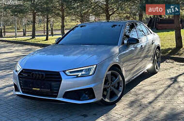 Седан Audi A4 2015 в 