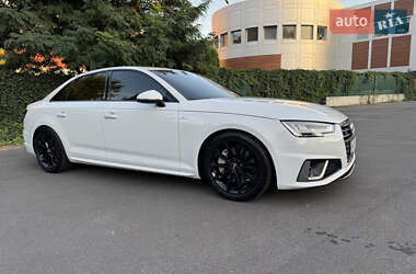 Седан Audi A4 2019 в 