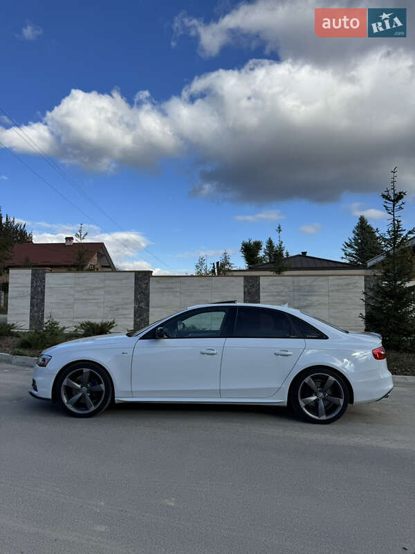 Седан Audi A4 2014 в Львове