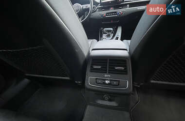 Седан Audi A4 2021 в 