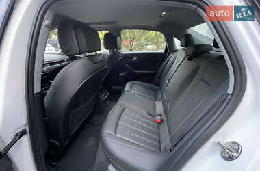 Седан Audi A4 2021 в 