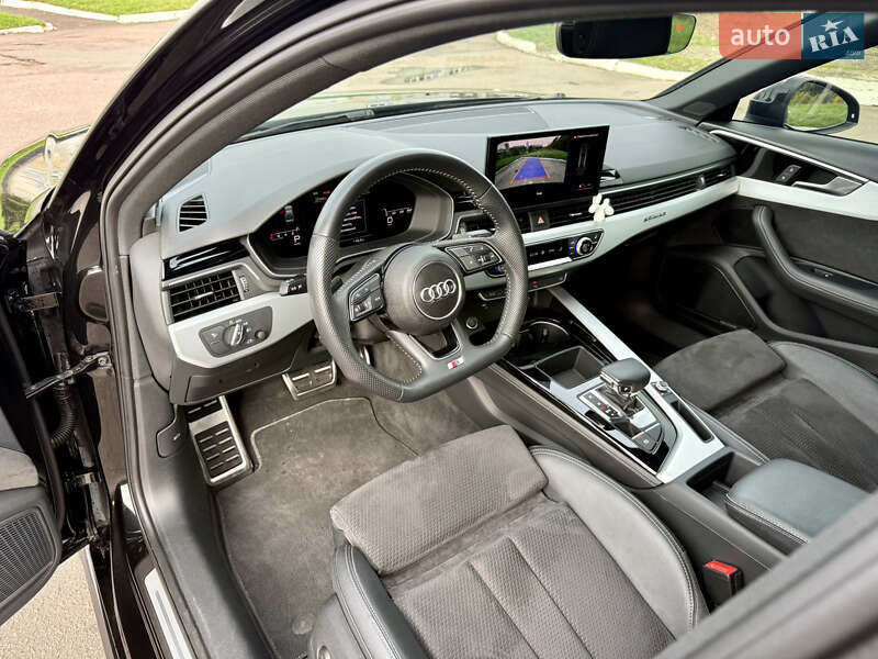 Седан Audi A4 2020 в Ровно