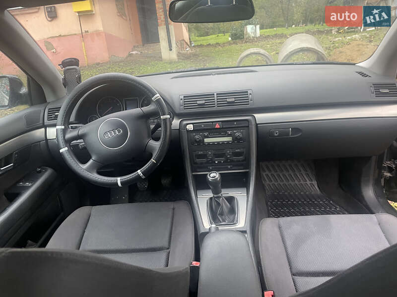 Седан Audi A4 2003 в Мостиске