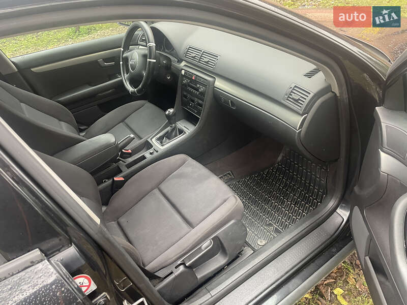Седан Audi A4 2003 в Мостиске