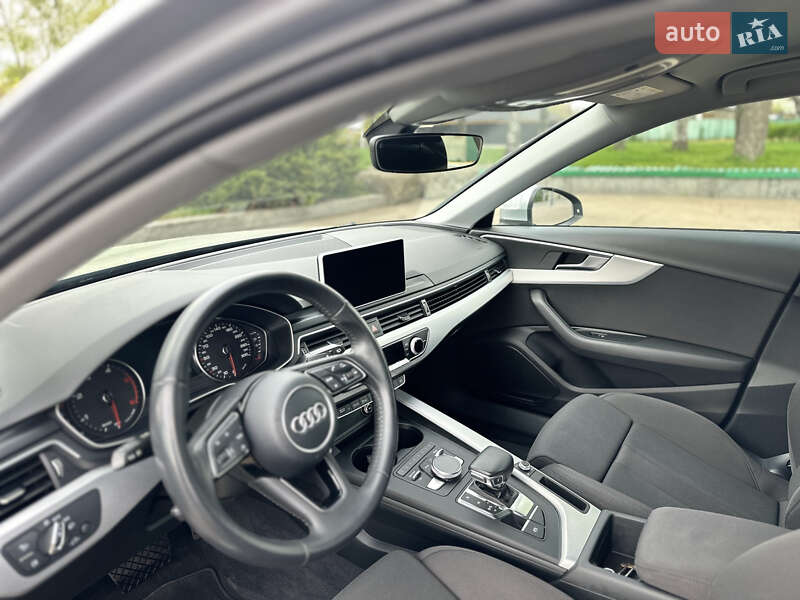 Универсал Audi A4 2018 в Львове