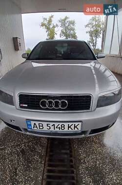 Седан Audi A4 2004 в Могилев-Подольске