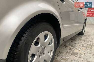 Седан Audi A4 2002 в 