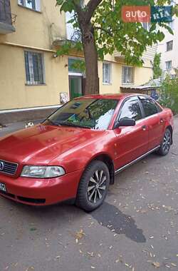 Седан Audi A4 1995 в Измаиле