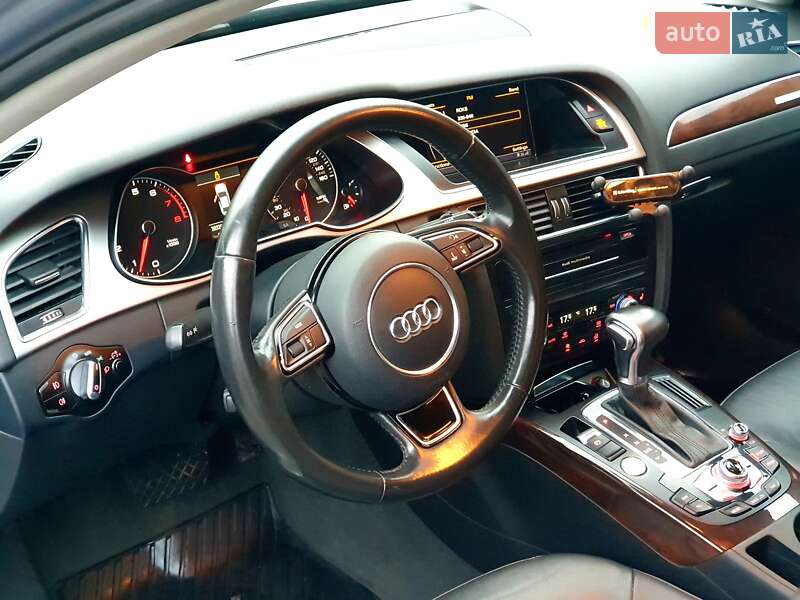 Седан Audi A4 2014 в Львове