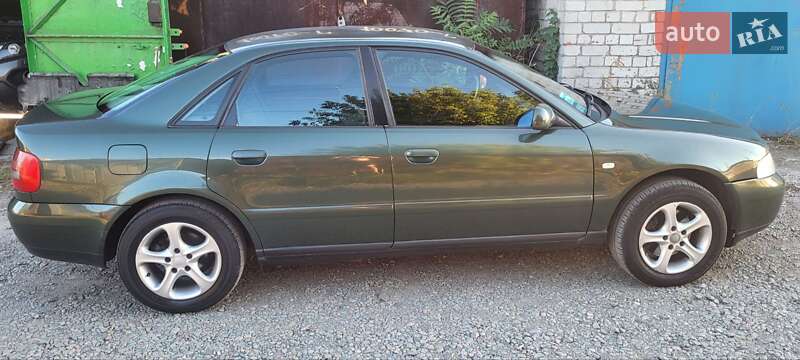 Седан Audi A4 1999 в Дніпрі