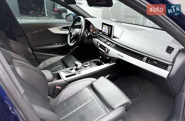 Седан Audi A4 2019 в 