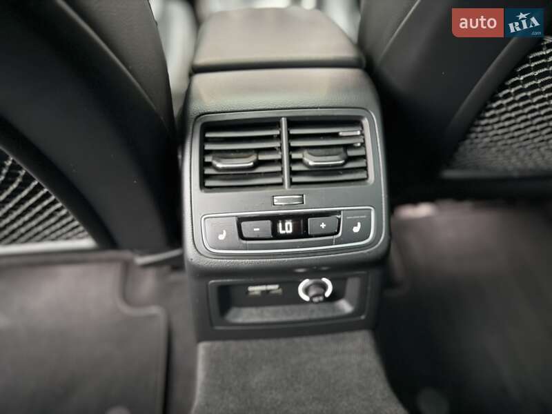 Седан Audi A4 2019 в Львові