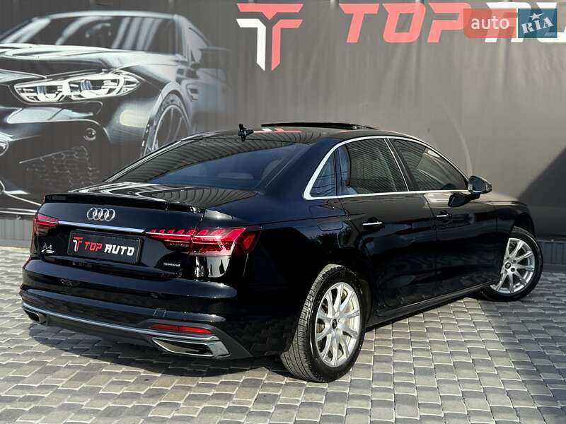 Седан Audi A4 2022 в Львове