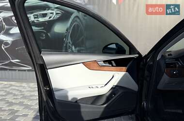 Седан Audi A4 2022 в 