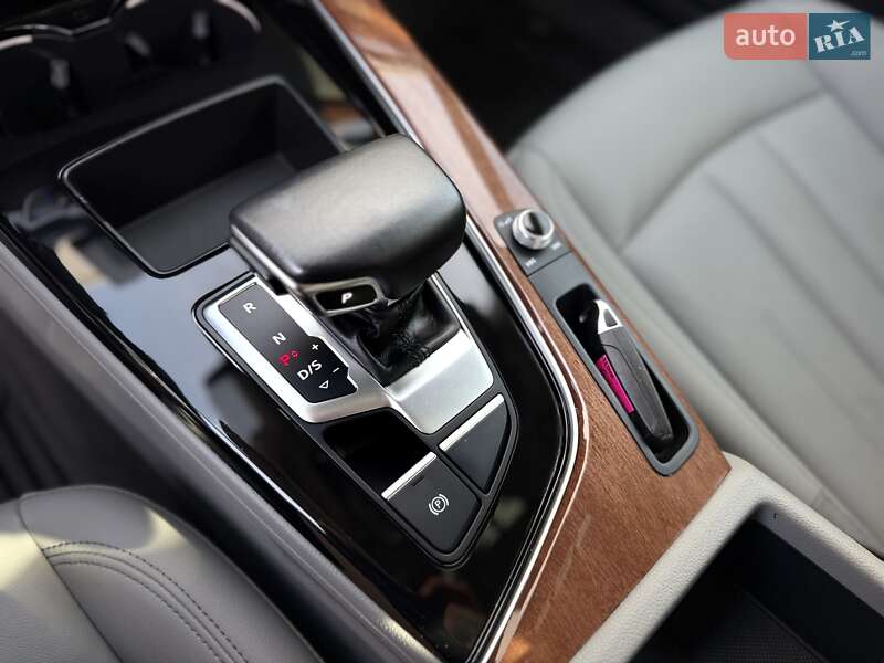 Седан Audi A4 2022 в Львове