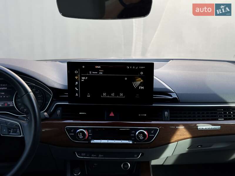 Седан Audi A4 2022 в Львове