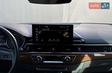 Седан Audi A4 2022 в 