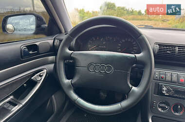 Седан Audi A4 1995 в 