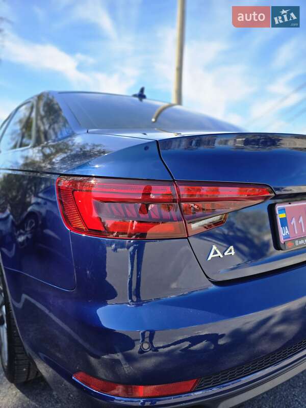 Седан Audi A4 2017 в Киеве