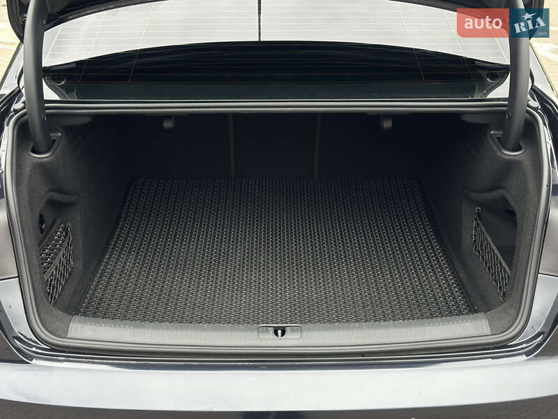 Седан Audi A4 2016 в Киеве