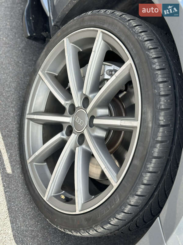 Седан Audi A4 2016 в Виннице