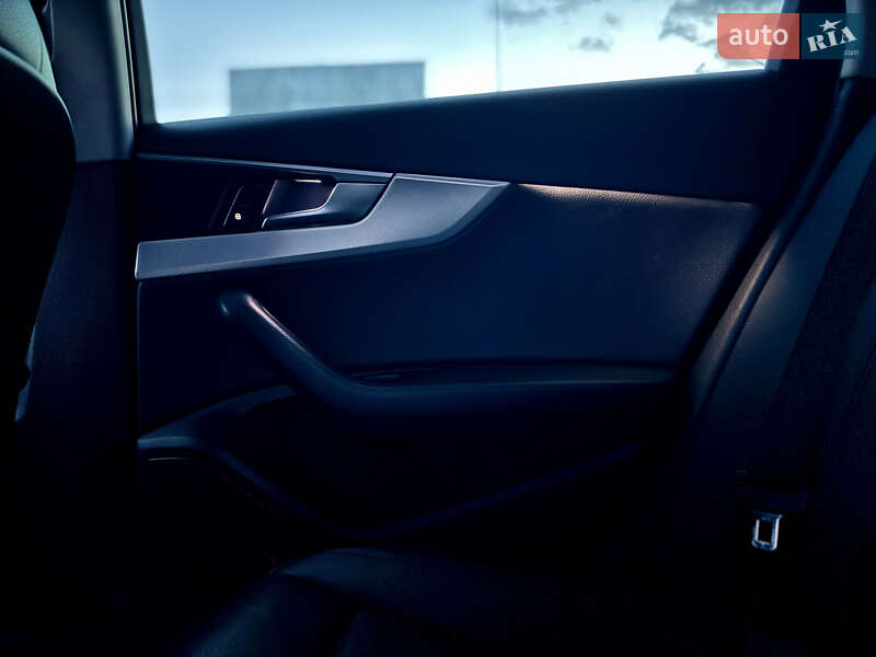 Седан Audi A4 2016 в Виноградові