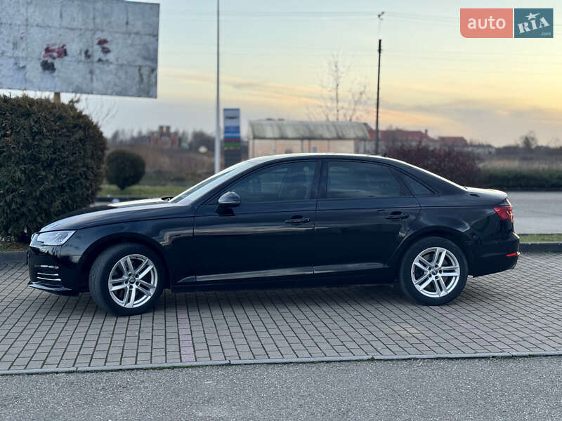 Седан Audi A4 2016 в Виноградові