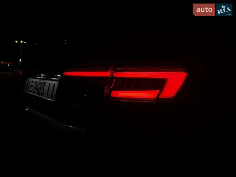 Седан Audi A4 2018 в Дніпрі